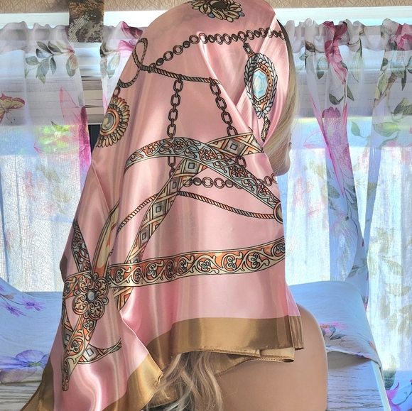 Stunning Head Scarf or Shoulder Wrap TAKE A LOOK! - Picture 4 of 7